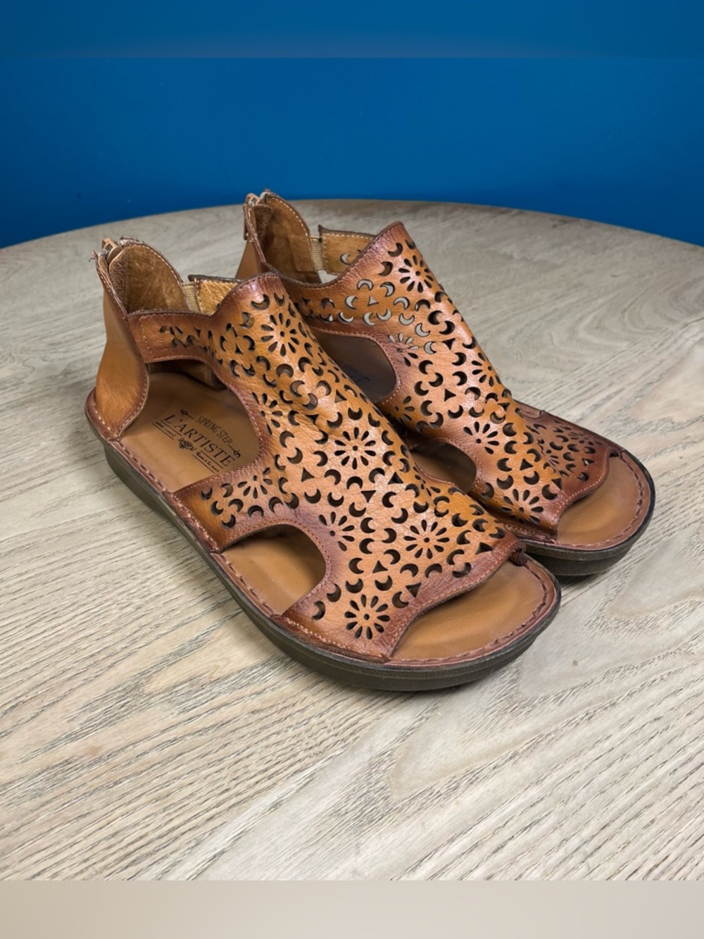 L'Artiste Spring Step Sadhu Cutout Floral Leather Sandals Cognac Size 41 US 10